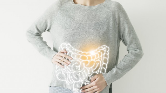 Mitul detoxului, demontat: „Cheltuiești bani grei ca cineva să te înfometeze”. De ce este riscantă hidrocolonoterapia