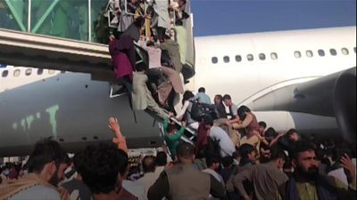 Afganistan: Cel puţin cinci persoane au decedat în haosul de la aeroportul din Kabul