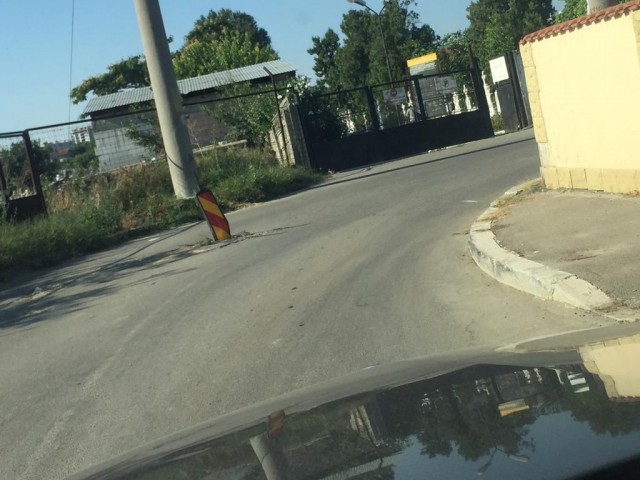 O GROAPĂ în ASFALT le pune PROBLEME ȘOFERILOR din PALAZU MARE