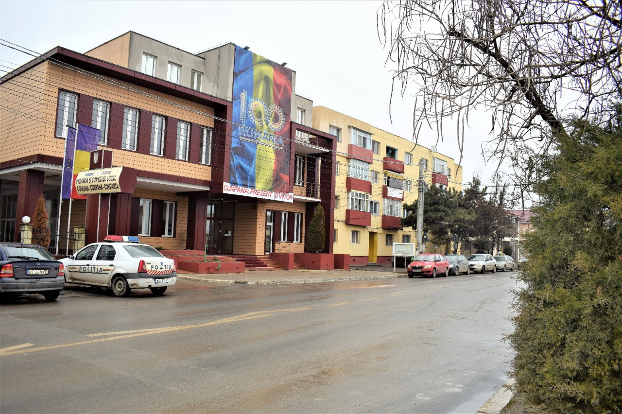 Mariana GÂJU cumpără MAȘINI de GUNOI de la o firmă care trăiește numai din BANII statului Mariana GÂJU cumpără MAȘINI de GUNOI de la o firmă care trăiește numai din BANII statului