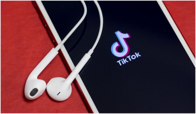 TikTok devine aplicația cea mai descărcată din lume și depășește Facebook