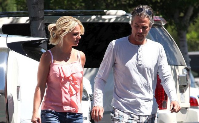 Britney a fost măritată în secret cu fostul ei agent. Solista a bifat trei căsnicii