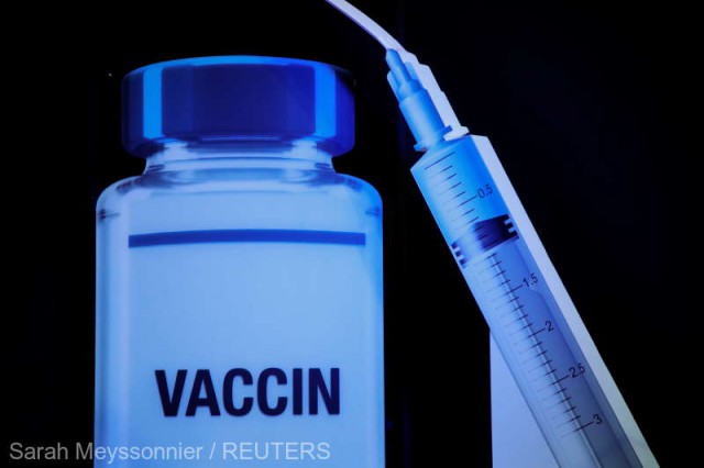 Coronavirus - Franța: A 3-a doză de vaccin, recomandată pentru vârstnici, concomitent cu un vaccin antigripal