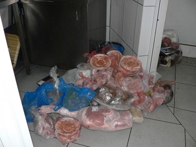 ALERTĂ! MIZERIE de nedescris într-un restaurant de pe LITORAL!