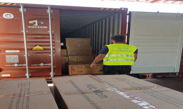 Cărucioare pentru copii, în valoare de peste 180.000 lei, susceptibile a fi contrafăcute, depistate în Portul Constanța