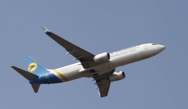Un avion care evacua ucraineni de la Kabul a fost deturnat de agresori înarmați spre Iran