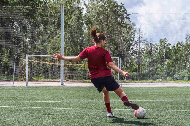 Fotbalul și handbalul pot prelungi durata de viață a femeilor