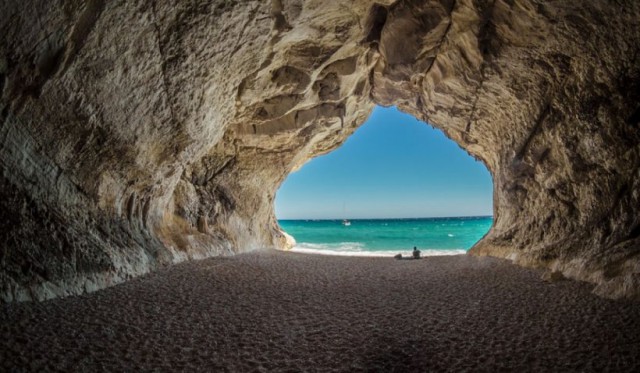 Plajele de pe insula Sardinia, în pericol de dispariţie. Turiştii fură nisip şi îl vând pe internet