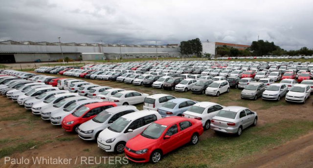 Marile companii auto reduc producţia din cauza deficitului de semiconductori
