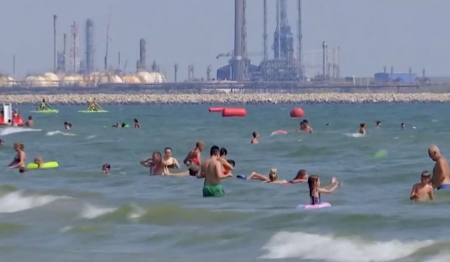 Prețurile au scăzut cu până la 40% pe litoralul românesc. Cât costă o noapte de cazare în Mamaia