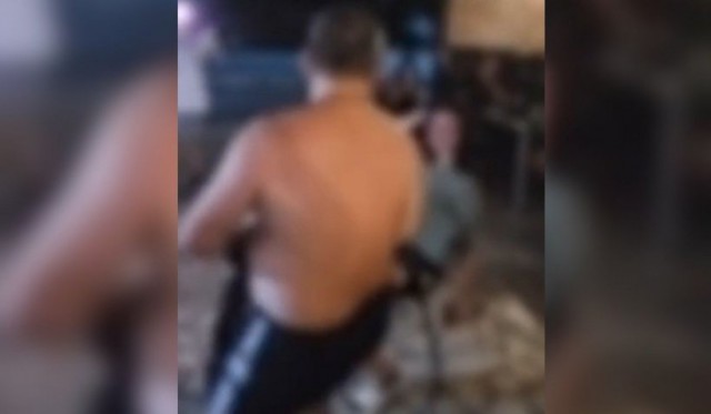 Un PROFESOR a DANSAT LASCIV de față cu ELEVII, într-o TABĂRĂ de pe LITORAL! VIDEO