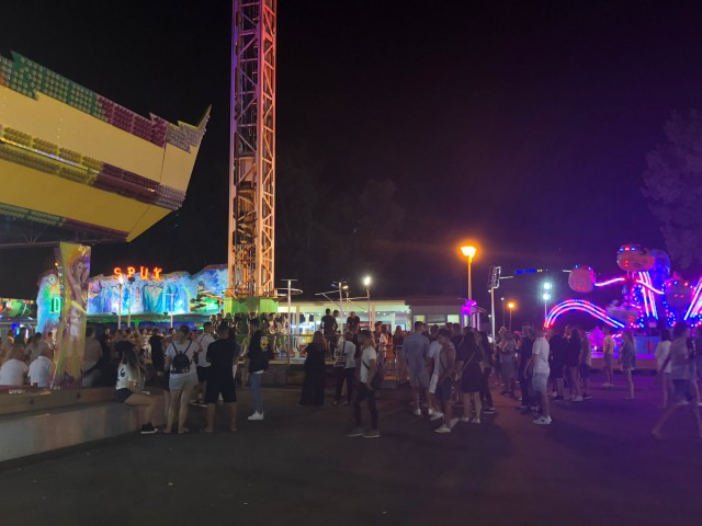 TURIȘTII au UITAT de PANDEMIE și s-au ÎNGRĂMĂDIT în SATUL de VACANȚĂ! VIDEO