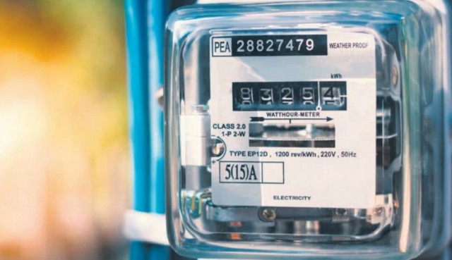 Industria din România plătește cel mai mare preț al energiei electrice din zonă