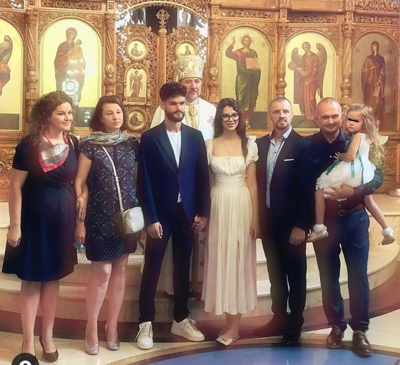 Cleopatra Stratan și Edward Sanda s-au cununat religios, la Chișinău. Simplitate şi discreție, în biserică