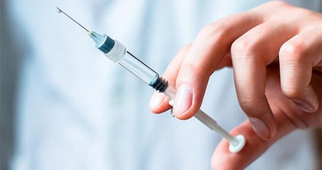 Un bărbat s-a vaccinat de cinci ori cu trei seruri diferite