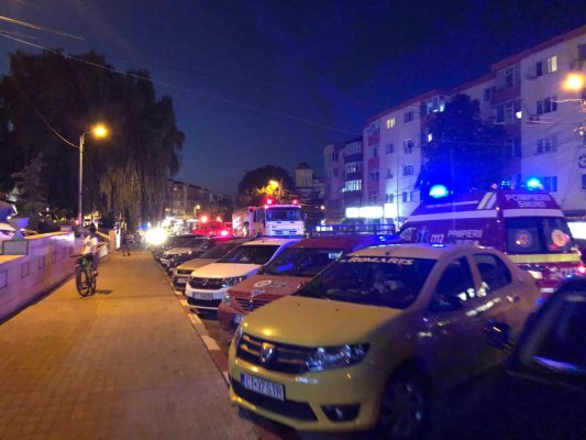 INCENDIU într-un APARTAMENT din Năvodari. 10 persoane s-au autoevacuat. VIDEO