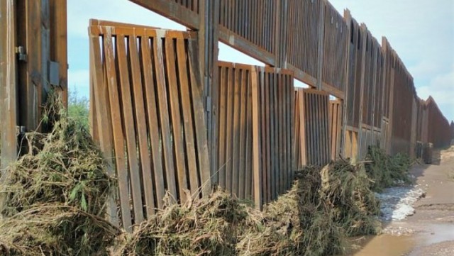 SUA: Zidul lui Trump de la frontiera cu Mexicul, avariat de inundaţii de proporţii