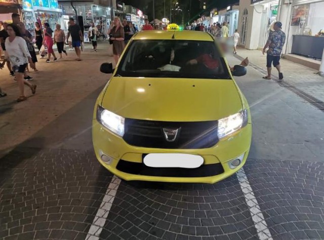 NESIMȚIRE: Un TAXIMETRIST s-a PLIMBAT cu MAȘINA pe PROMENADA din MAMAIA!