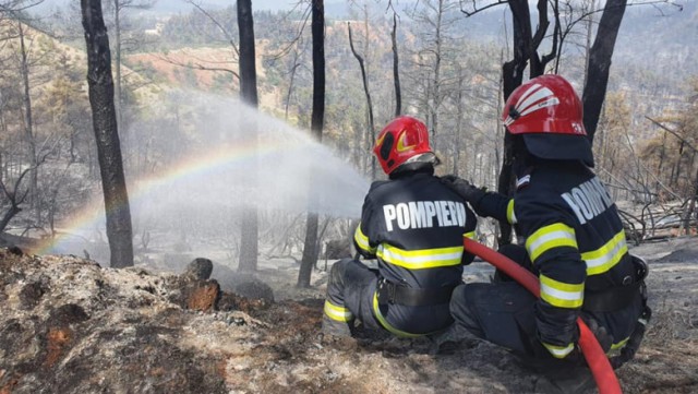 Cîţu felicită pompierii români care au acţionat în Grecia: „Şi-au făcut treaba excelent”