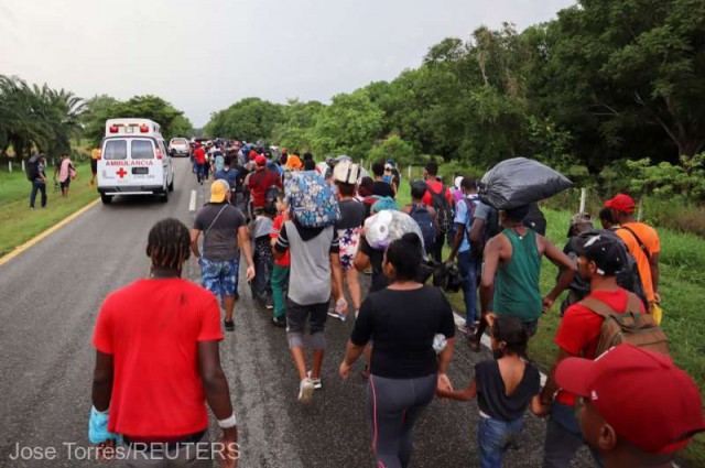 Mexicul a oprit o caravană formată din 300 de migranţi, inclusiv femei şi copii, să treacă în SUA