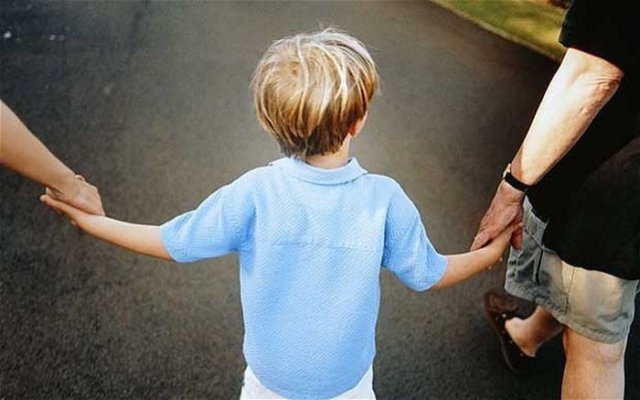 150 de FAMILII AȘTEAPTĂ să ADOPTE un COPIL. Protecția Copilului: Procedurile au fost SIMPLIFICATE