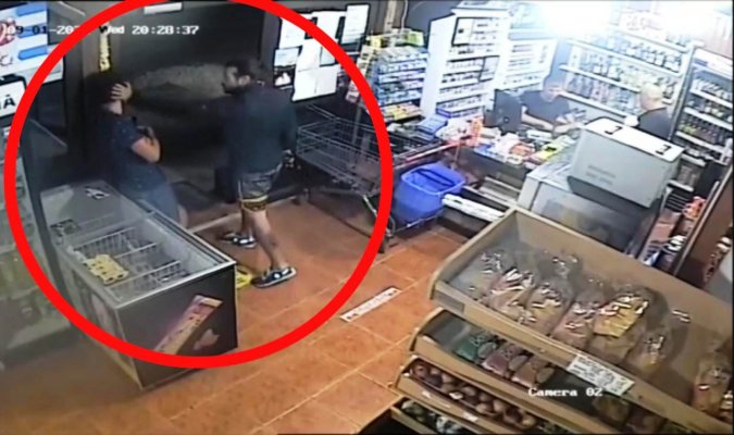 ANGAJATUL unui MAGAZIN, DAT cu CAPUL de UȘĂ de un CLIENT! VIDEO