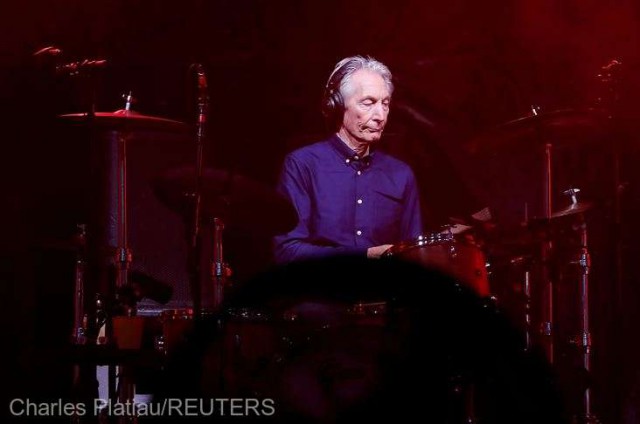 Lumea muzicală îi aduce un ultim omagiu lui Charlie Watts, bateristul formaţiei The Rolling Stones