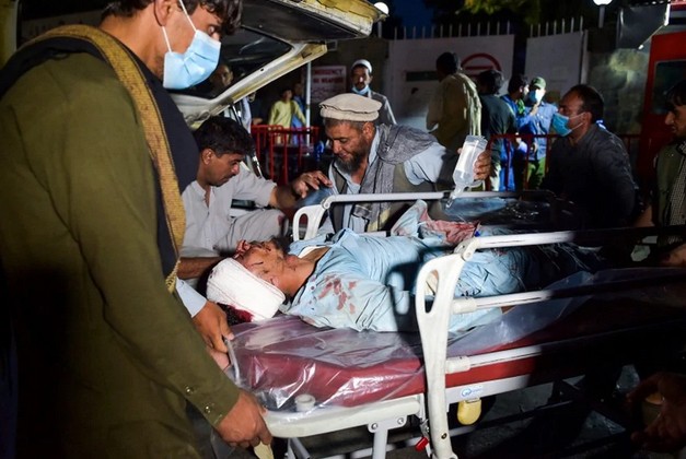 Masacru la Kabul: 71 de morți și 140 de răniți, în urma unui ATENTAT sinucigaș. 12 militari americani, printre victime