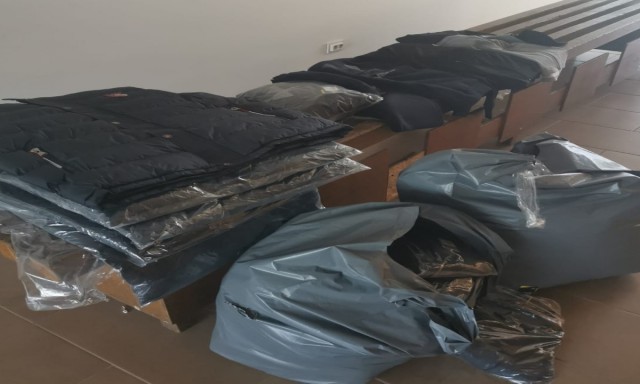 Haine CONTRAFĂCUTE în valoare de peste 12.000 lei, CONFISCATE la P.T.F. Vama Veche