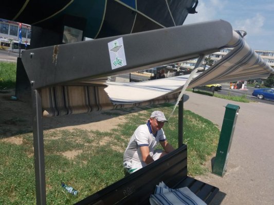 O parte din copertinele băncilor din parcuri și promenade au fost VANDALIZATE