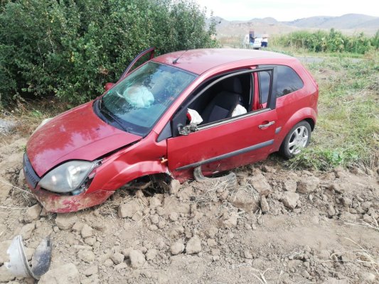 ACCIDENT RUTIER: TREI AUTOTURISME implicate