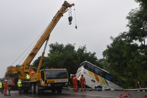 Iran: Cel puţin 14 morţi într-un accident auto