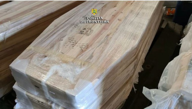 SICRIE INTRODUSE în ȚARĂ cu ACTE FALSE, depistate în PORTUL CONSTANȚA. VIDEO