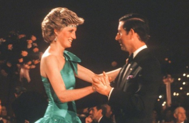 Povestea colierului cu smaralde al lui Lady Diana, care s-a blocat pe capul prinţesei