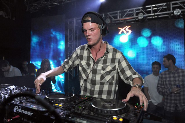 Regretatul DJ Avicii, omagiat de Google în ziua în care ar fi împlinit 32 de ani