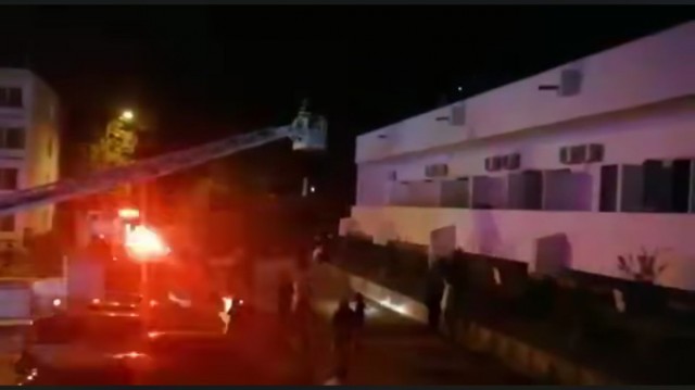PANICĂ în EFORIE SUD! Un HOTEL a fost CUPRINS de FLĂCĂRI! VIDEO
