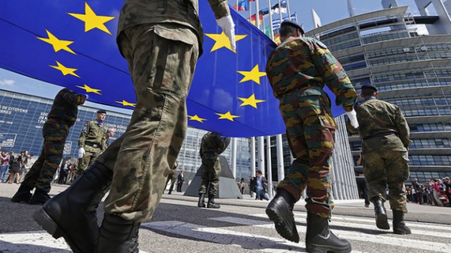 După Afganistan, Uniunea Europeană relansează proiectul unei forţe militare europene