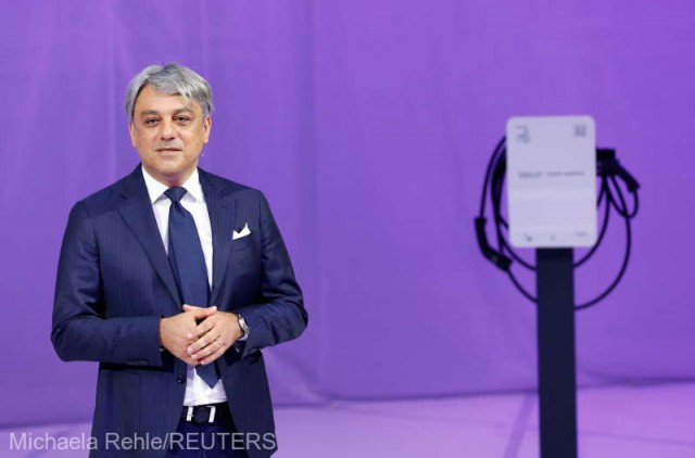 Directorul Renault se aşteaptă ca penuria de semiconductori să continue şi în 2022