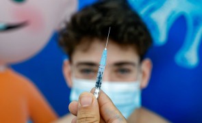 Comitetul ştiinţific din Regatul Unit NU recomandă vaccinarea copiilor sănătoşi cu vârste de 12 şi 15 ani