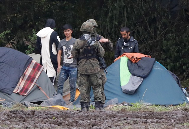 Polonia: Poliţia de frontieră avertizează că 10.000 de migranţi aflaţi în Belarus vor încerca să ajungă în UE