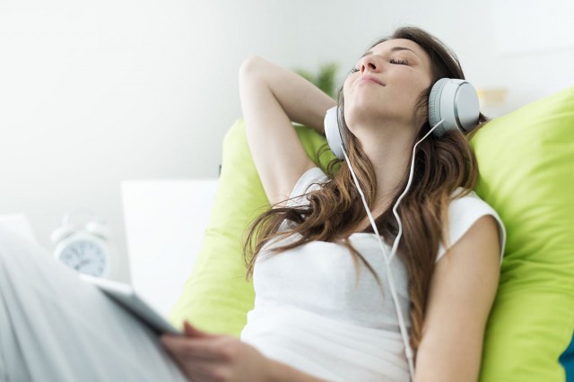Muzica favorizează un somn odihnitor?