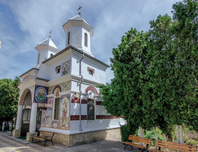 PAROHIA SFÂNTUL DUMITRU a CÂȘTIGAT în instanță DREPTUL de PROPRIETATE pentru terenul din Faleză Nord