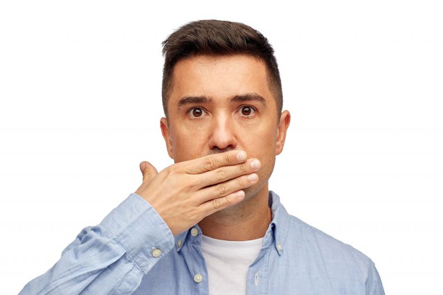 Respirația urât mirositoare poate indica diverse afecțiuni