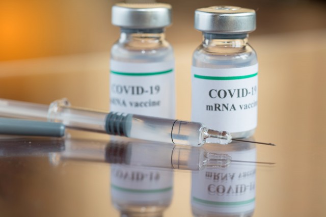 Vaccinurile anti-COVID-19 pe baza tehnologiei ARNm par a avea un efect protector îndelungat