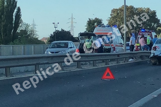 CARAMBOL pe podul IPMC. 4 MAŞINI au fost implicate. Video