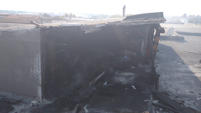 INCENDIU la ACOPERIŞUL unui BLOC, în MANGALIA