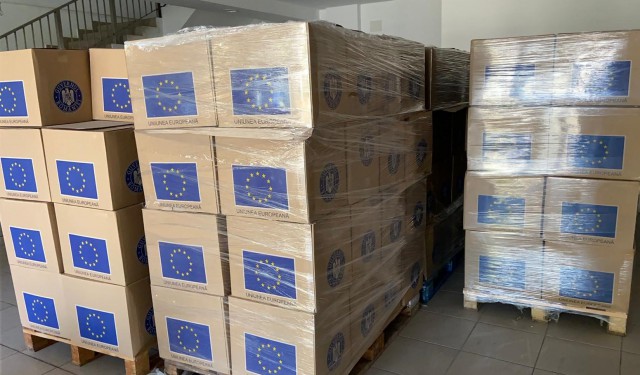 Pachete cu produse de igienă și pachete cu alimente pentru persoane defavorizate din orașul Năvodari