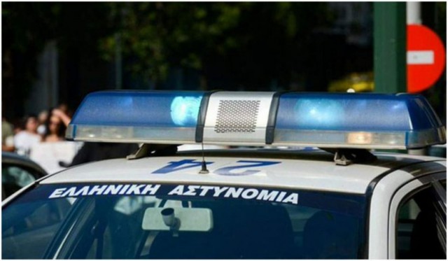 Jaf armat cu un Kalashnikov într-o bancă