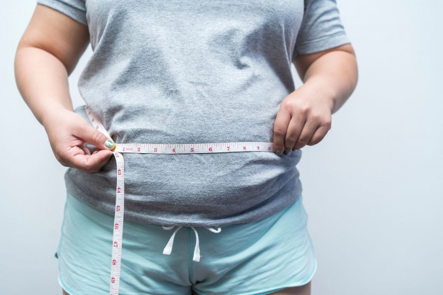Studiu: Copiii și adolescenții obezi riscă un infarct la 40 de ani
