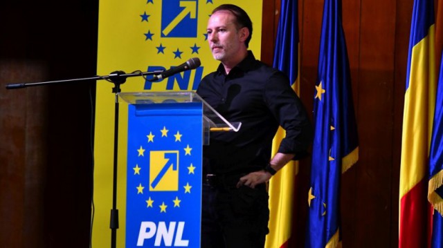 Florin Cîțu ia în calcul propunerea privind vaccinarea obligatorie